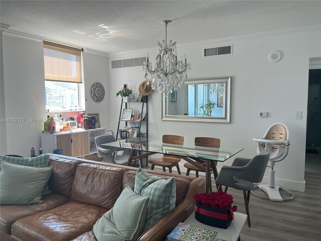 Photo - 31 SE 5th St Unidad 1911