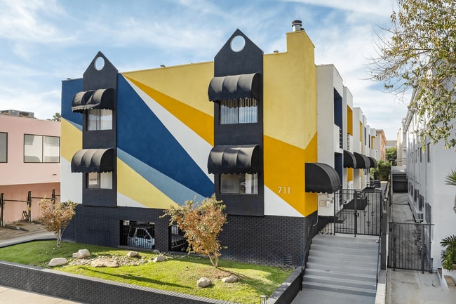 Building Photo - 711 N. Sweetzer Ave Rental