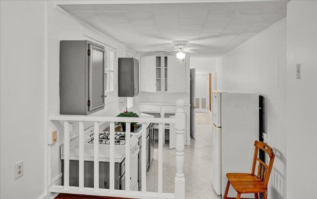 249 W Walnut St
