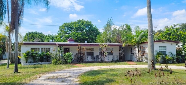 Photo - 213 SW 3rd Pl