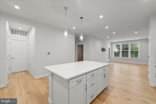 Building Photo - 2320 Field Point Rd Unit 4-103 Rental