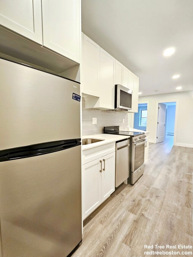 Apt 4 - 40 Joy St Unit 8