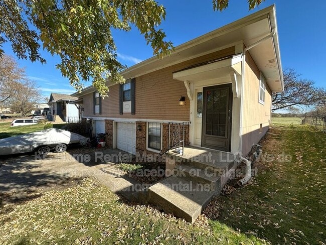 Photo - 3910 SW 8th Ter