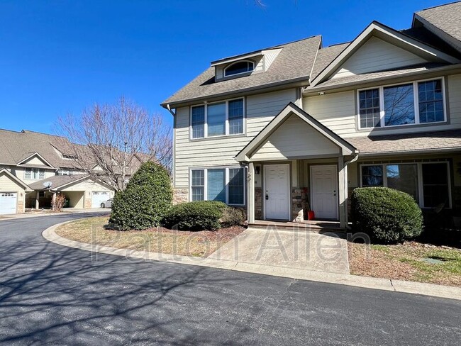 Photo - 80 Rotunda Cir Townhome