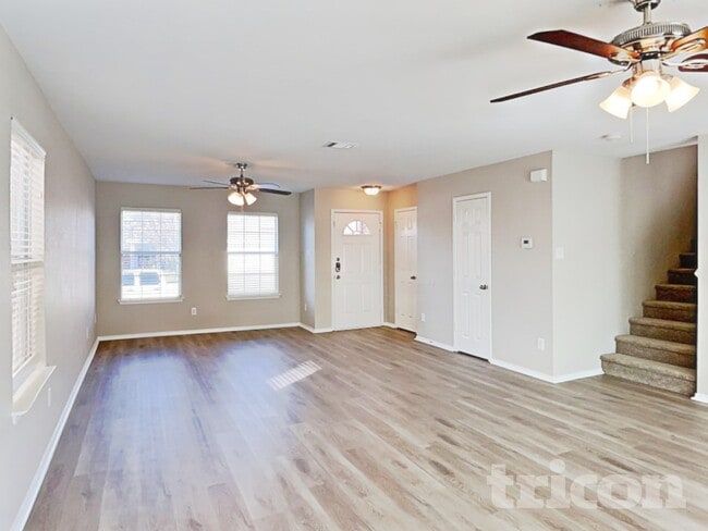 Photo - 156 Jefferson Dr