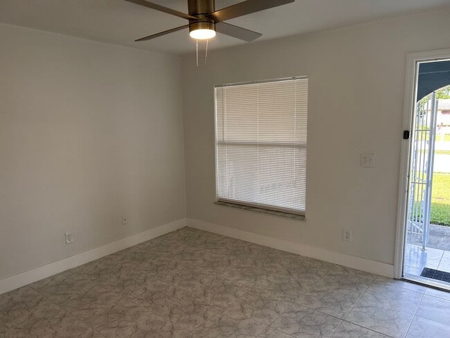 Photo - 662 Marot St