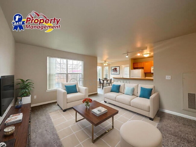 Photo - 10034 W Garverdale Ln Unidad #102