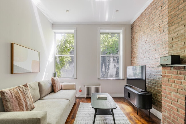 Building Photo - 562 Hudson St Rental