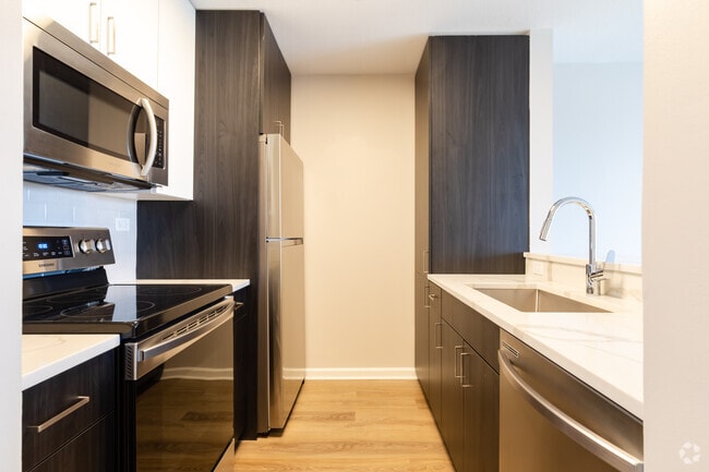2BR, 2BA - Kitchen