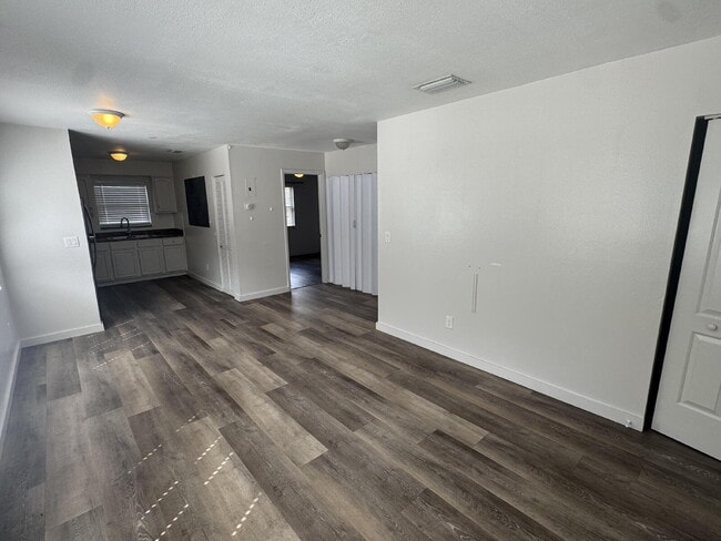 Photo - 1711 W Carmen St