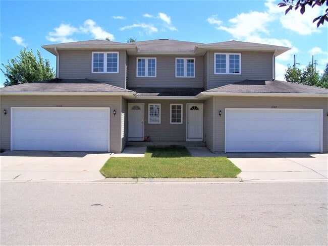 Photo - 6101-6103 Unidad 6101