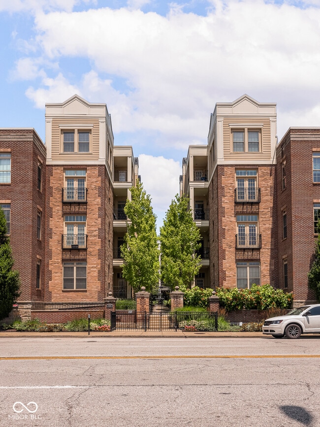 450 E Ohio St Unit 316