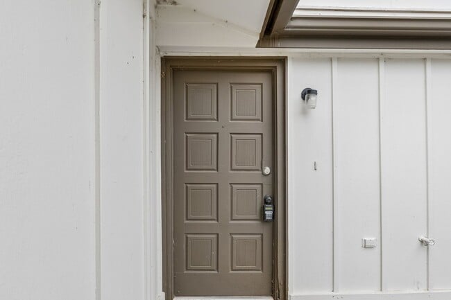 Photo - 3 bedroom 2.5 bath - NW Highway and Rockwell