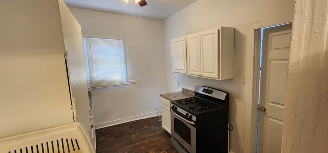 Kitchen - 2301 Burkett St