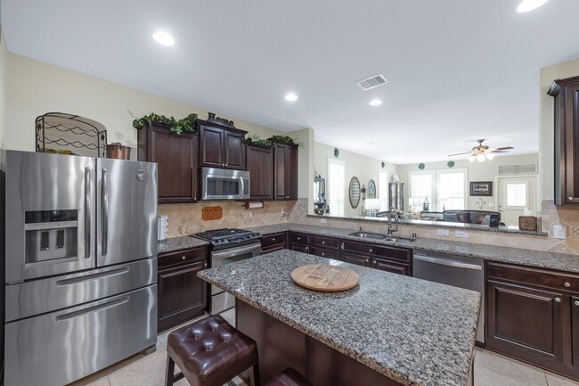 Photo - 507 Monterry Oaks Dr