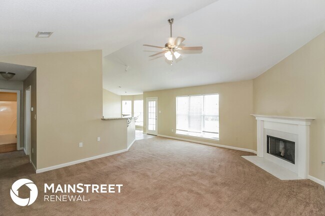 Photo - 1647 Sarah Ann Dr W