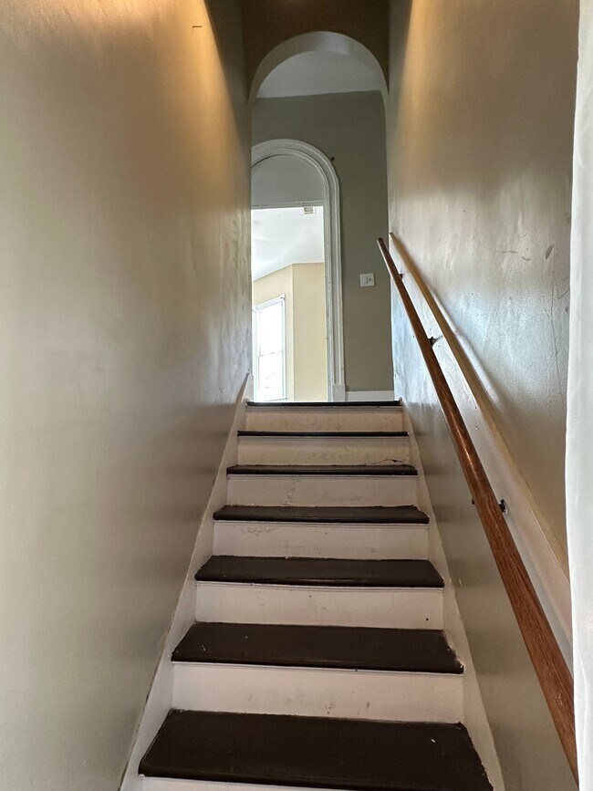 Photo - 203 W 35th St Unit Upper