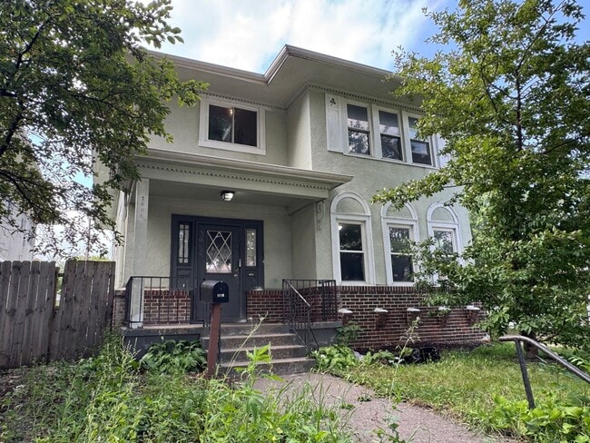 Building Photo - 1429 Knox Ave N Unit 1429 Rental