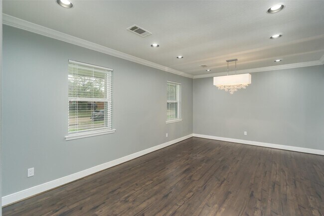 Photo - 8326 Hazen St