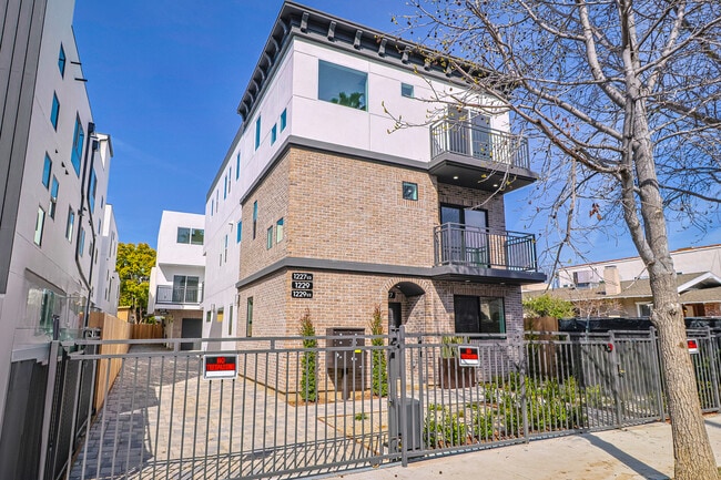 Photo - 1227 N June St