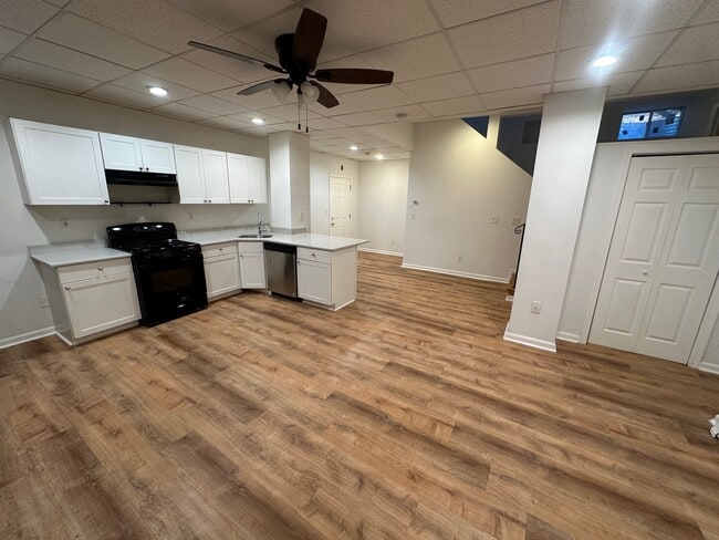 Building Photo - 28 Fleet St Unit B