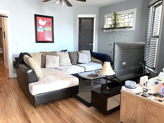 Photo - 3926 W Byron St Unit 1