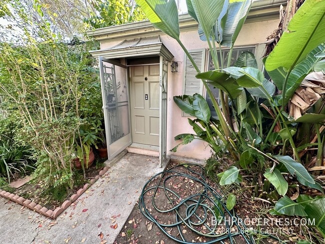 Serene WeHo Oasis - Your Perfect 1-Bedroom... - Serene WeHo Oasis - Your Perfect 1-Bedroom... Apartment Unit 3/4