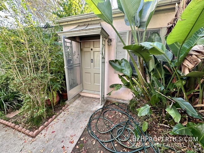 Building Photo - Serene WeHo Oasis - Your Perfect 1-Bedroom... Unit 3/4 Rental