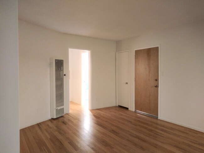 Photo - 417 Bay St Apartments Unit #3