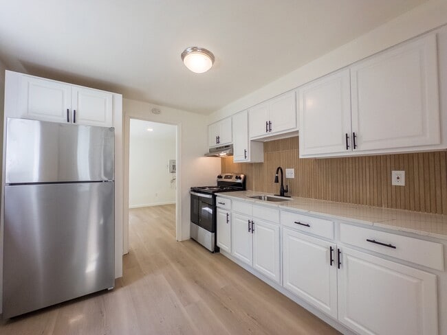 Meadowbrook Apartments - Meadowbrook Apartments