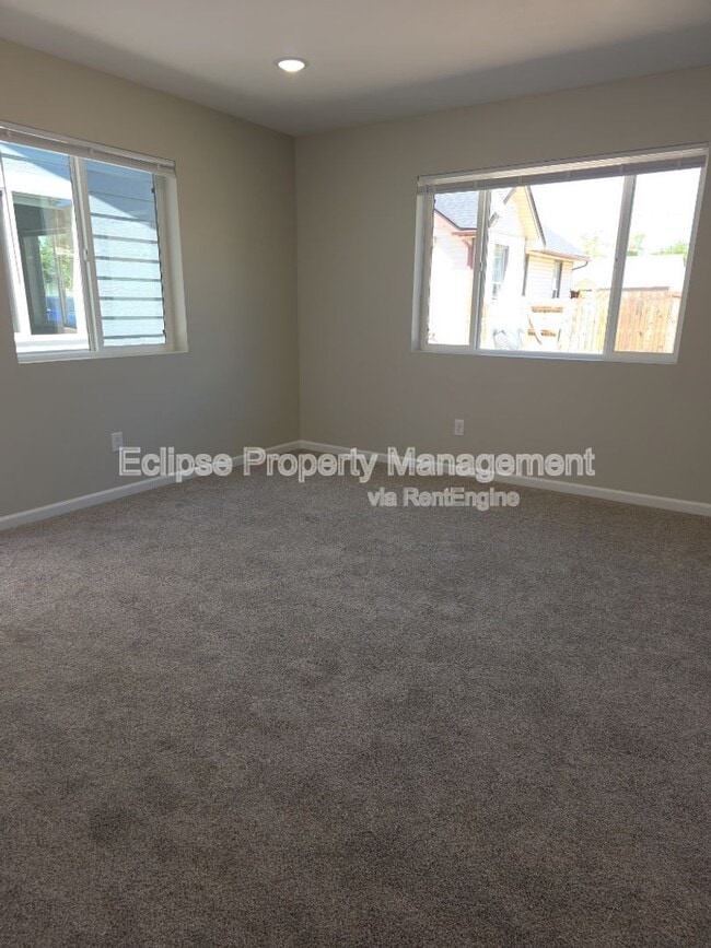 Photo - 2839 Elm Ave