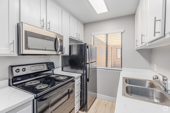 3BR, 2BA - 950SF - Kitchen