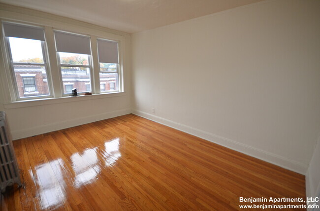 Building Photo - 127 Sutherland Rd Unit L Rental