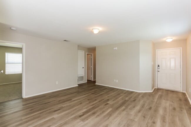 Photo - 1303 Macaw Ct