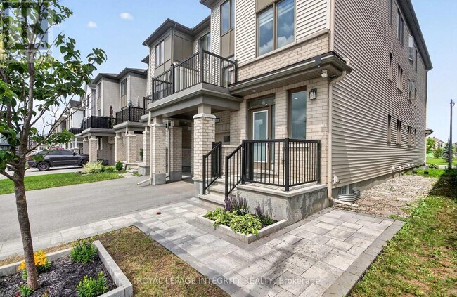 Photo - 364 Aphelion Cres