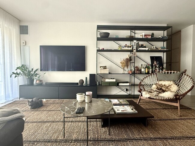 Photo - 2020 N Lincoln Park W Unidad 2E Rental