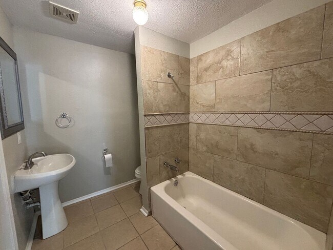 Photo - Lovely 4 Bedroom 2 Bathroom Home