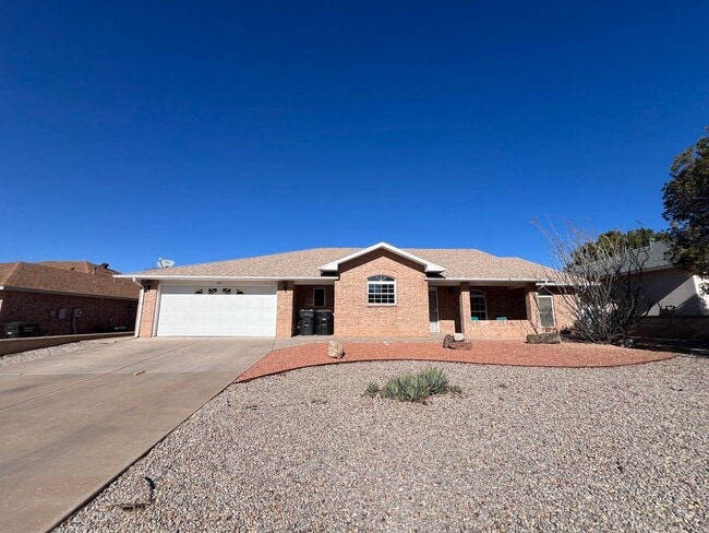 Building Photo - Spacious 3 Bedroom 2.5 Bath Home