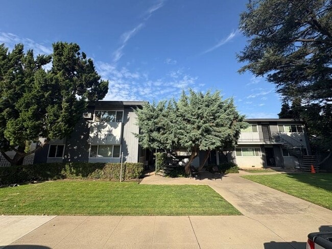 Building Photo - Garden Studio Apartment in Downtown Lodi Unit 16