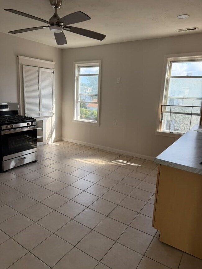 53 Ellsworth St Unit 3