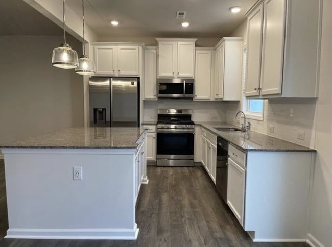 Photo - 3826 Yorkshire Pl