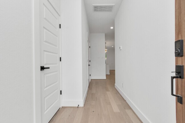 Photo - 2813 Drew St