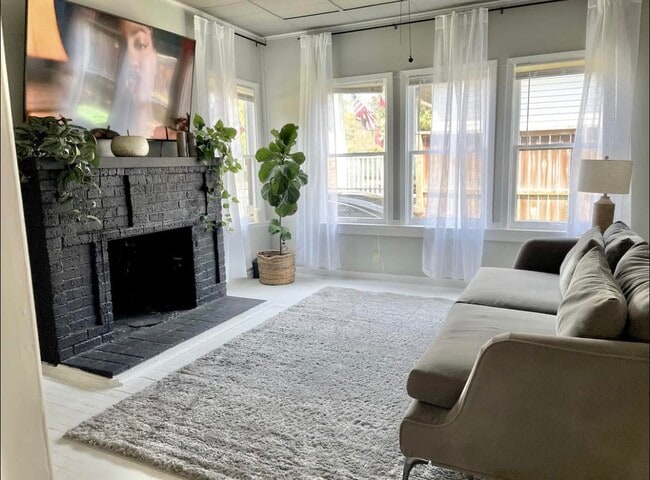 Photo - 208 Vincent St