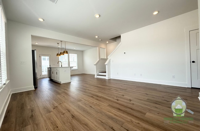 Photo - 515 Harebell Wy