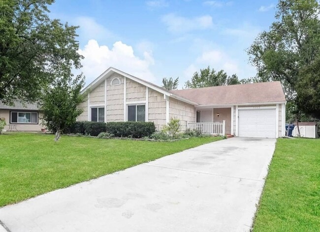 Building Photo - 1645 St Ann Dr