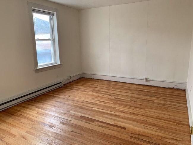 Photo - Downtown Buena Vista 2nd floor apartment 5BR, 1 Ba