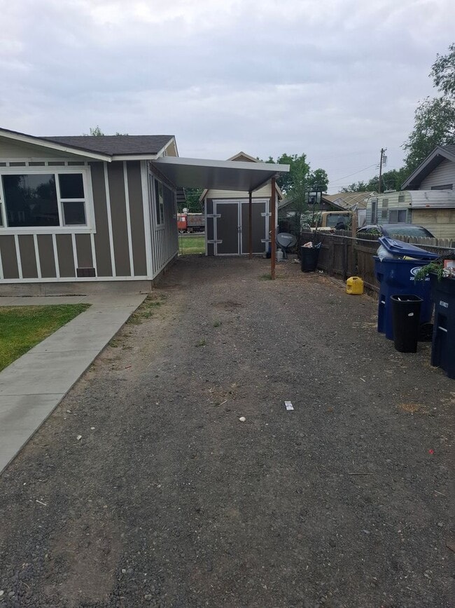 Photo - 1213 5th Ave E