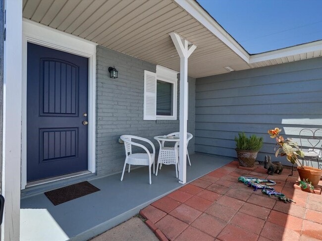 Building Photo - 10 Windsor Ct