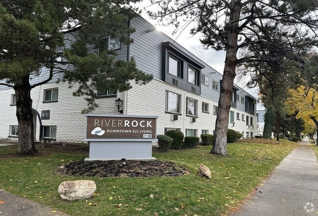Building Photo - River Rock Rental
