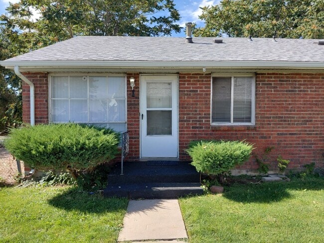 Building Photo - ALL PROSPECTIVE TENANTS MUST SUBMIT A $58 ... Rental